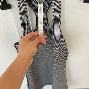 Lululemon top size 4. Excellent condition.